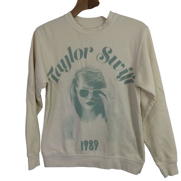 Taylor Swift Women 1989 Taylor’s Version Graphic Print Crewneck Sweater Yellow - Picture 1 of 7